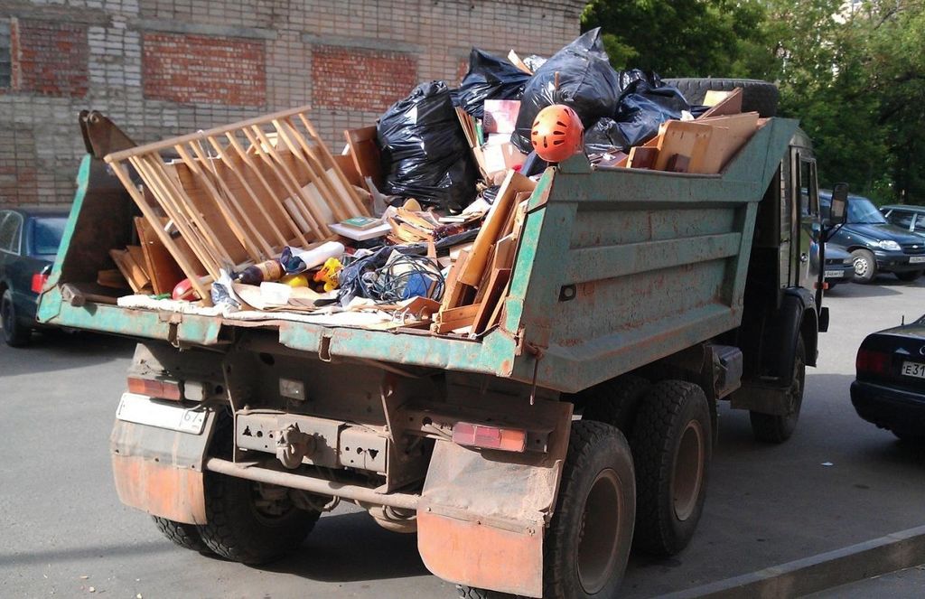 Вывоз мусора из магазина в Смоленске от ПроМусор: услуги, цена от 1795 руб., утилизация отходов
