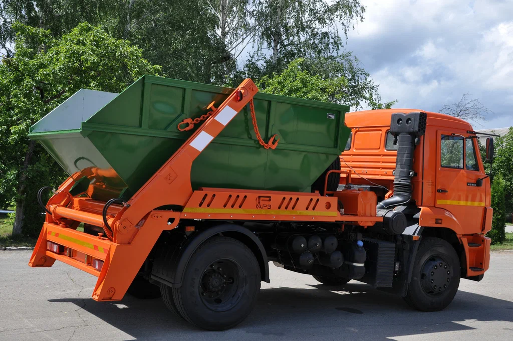 Заказ бункеровоза для вывоза мусора и отходов в Смоленске в октябре